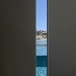 Cubic Mykonos Seafront Design ホテル オルノス