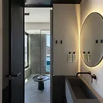 Cubic Mykonos Seafront Design ホテル 4*