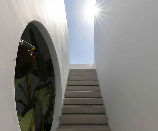 Cubic Mykonos Seafront Design Ορνός