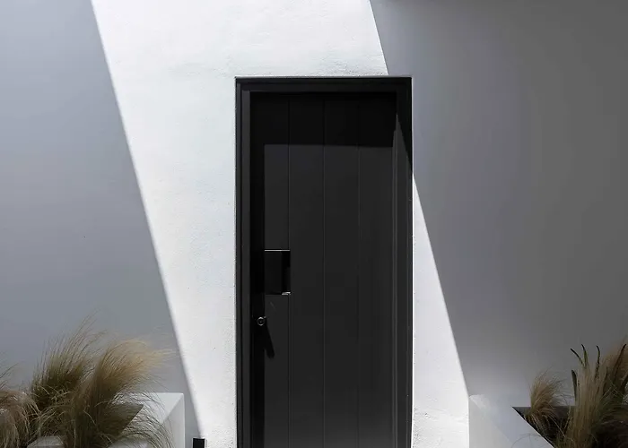 Cubic Mykonos Seafront Design Ορνός